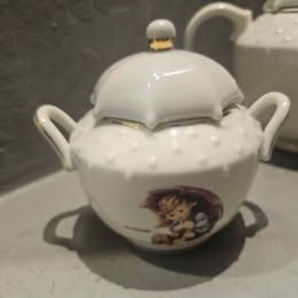 Hummel Tea Pot Set In original box Stormy Weather Umbrella Boy and Girl - Picture 5 of 10